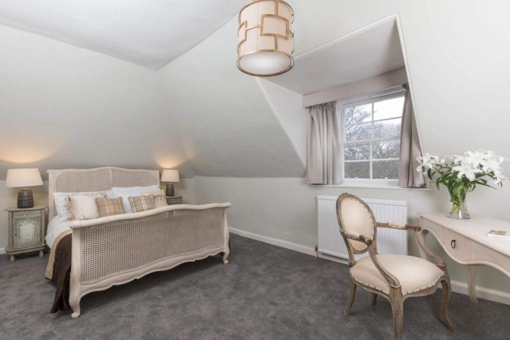 The cosy condo next to the airport and center image 2