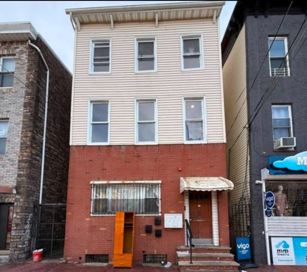 411 Elizabeth Ave Elizabeth, NJ 07206 APT 3 image 1