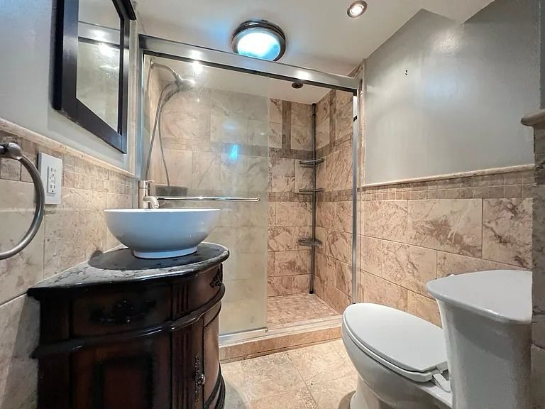 41 Randolph Ave Jersey City, NJ 07305 Basement apartment image 3