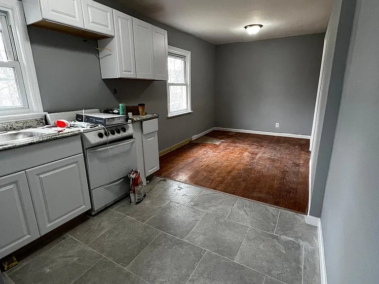 17 Civic Square W Irvington, NJ 07111 Apt 1R image 2