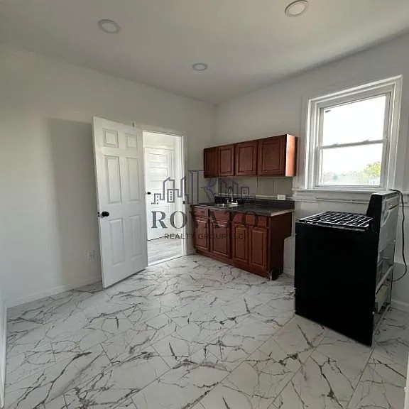 754 S 19th St, Newark, NJ 07103 Unit 3 image 3