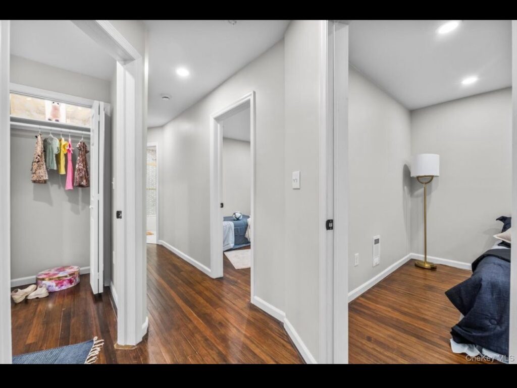 The cosy condo next to the airport and center image 5